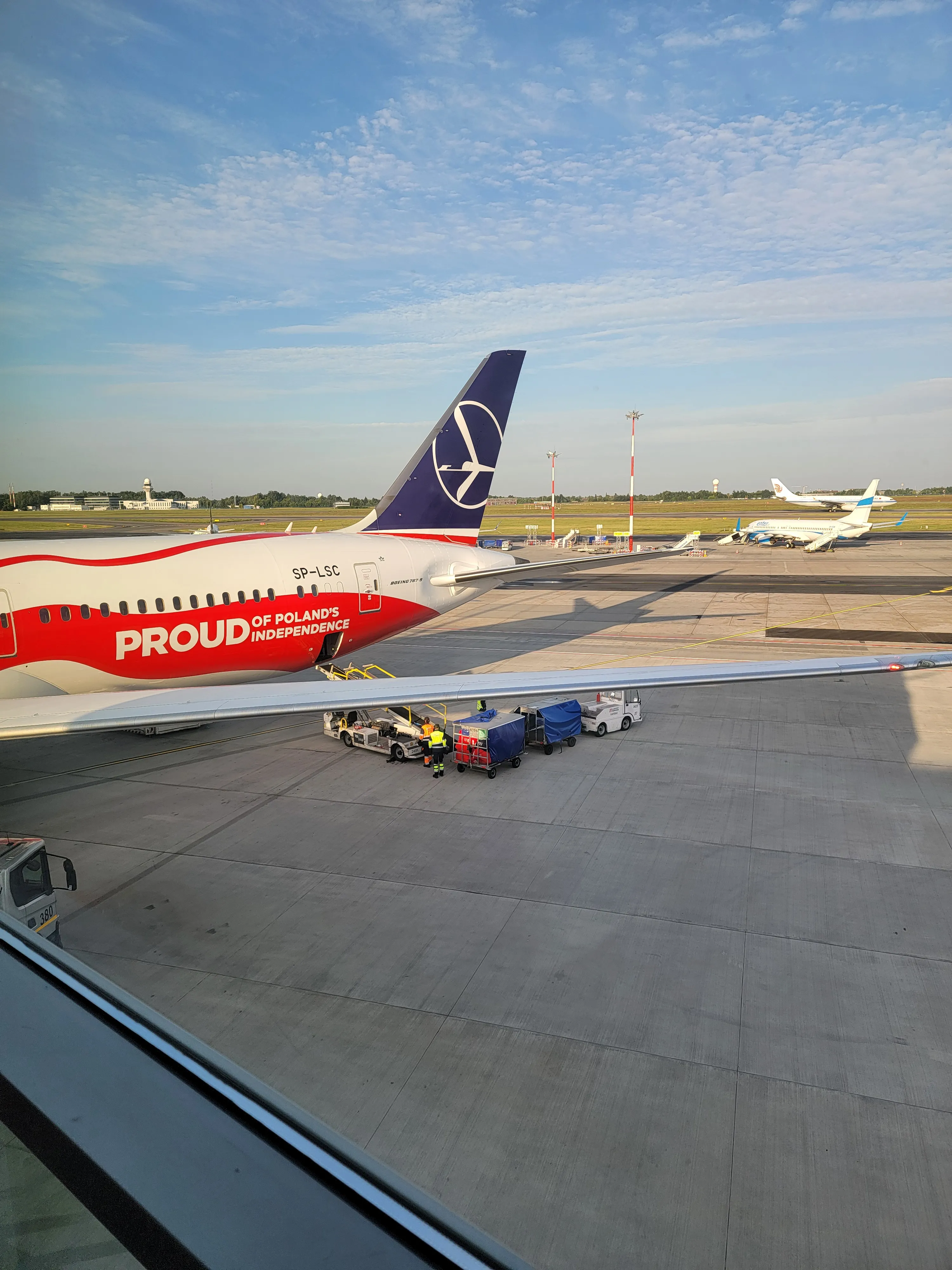 ワルシャワ空港に到着