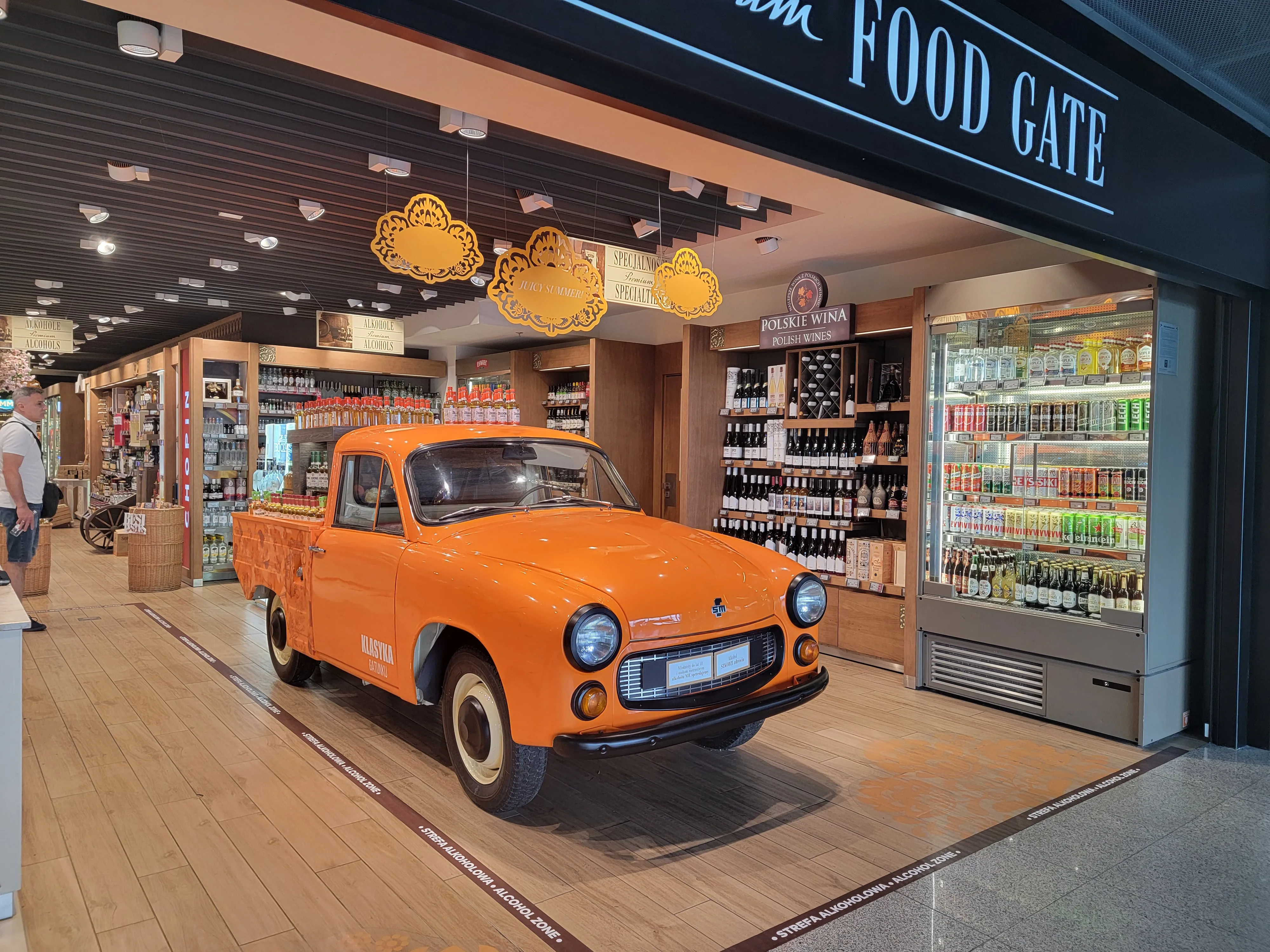 保安検査後エリアの売店